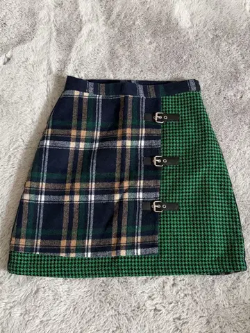 체크 무늬 스커트