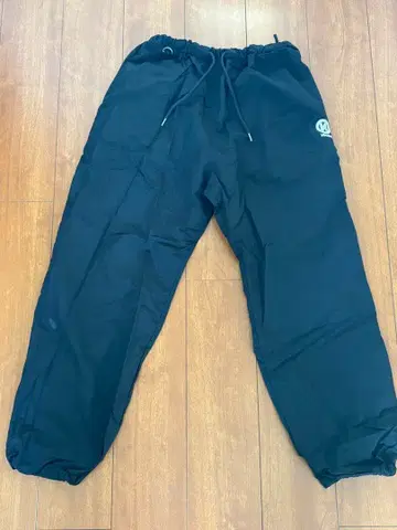 9090 N 로고 사이드 집 나일론 팬츠