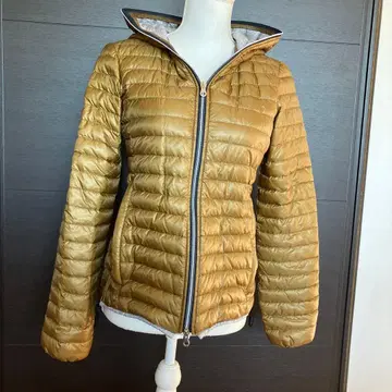듀베티카 DUVETICA 골드 다운 자켓 42 얇은 소재
