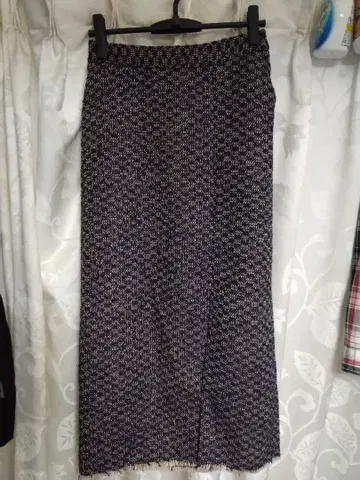 네이비 계열 트위드 슬릿 타이트 스커트