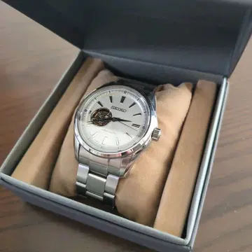 새상품급 SEIKO 프레시지 자동 와인딩 오픈 하트 박스 포함