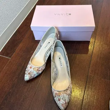 DIANA 플라워 무늬 펌프스