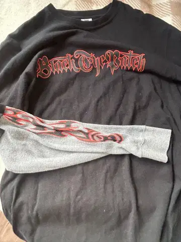 Black Type Patch 긴팔 T셔츠