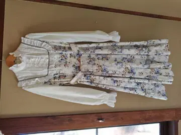 Victrian maiden 앤시언트 로코코 부케 로젠 드레스