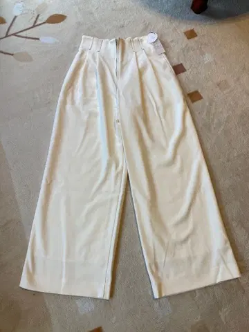 새상품 Gready Brilliant 아이보리 와이드 팬츠 사이즈 38