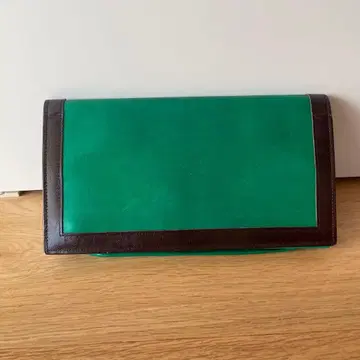 그린 컬러와 브라운 컬러 가죽 장지갑