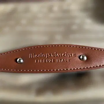 Medaprincipi 베이지 숄더백