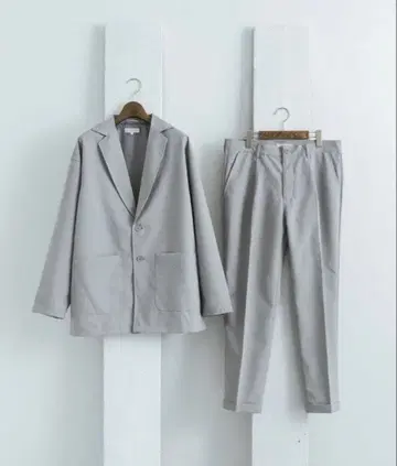 오버 사이즈 폴리트로 테일러드 자켓 & 테이퍼드 팬츠 셋업