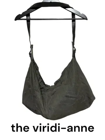 더 비리디-안느 백