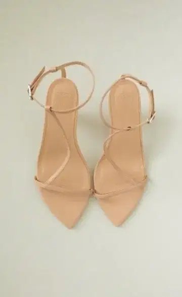 RIM.ARK 샤프 스트랩 힐 샌들