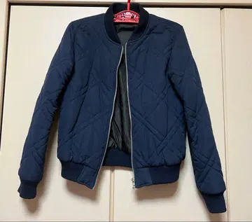 AZUL by moussy 퀼팅 점퍼 블루종