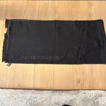 엠포리오 아르마니 다크 그레이 머플러