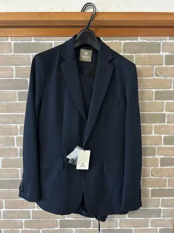 네이비 테일러드 자켓과 팬츠 세트