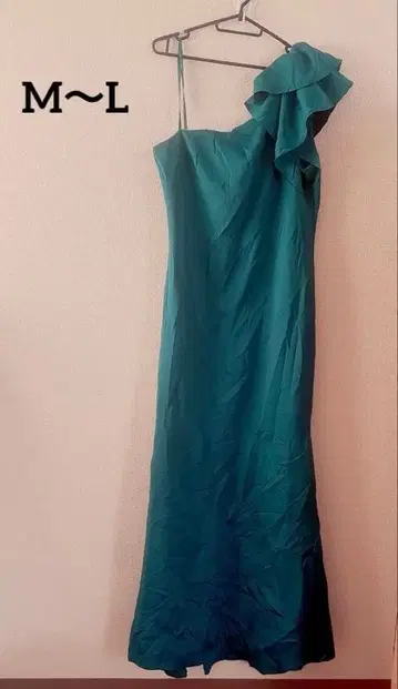 원숄더 프릴 롱 드레스 맥시 길이 그린 계열 M~L 상당