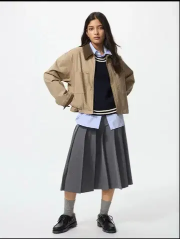 유니클로 와이드 플리츠 미디 스커트