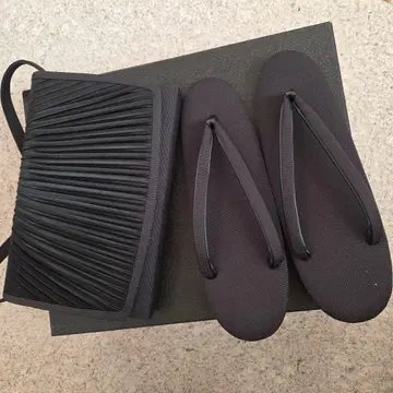 블랙 플리츠 백과 일본 의류용 샌들 세트