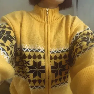 DogCigar 옐로우 컬러 니트 가디건