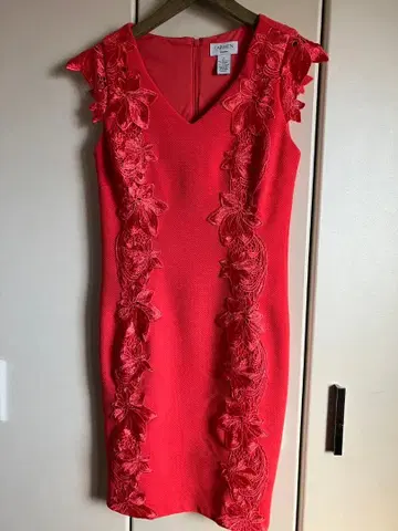 CARMEN 빨간색 꽃무늬 자수 슬리브리스 원피스 사이즈 6