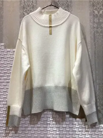 에이미 로우 금박 하이넥 니트 화이트 Eimee Law 금박 PT 그라데