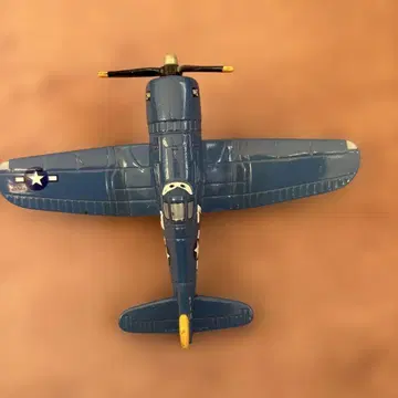 전투기 모델 파랑 프로펠러 포함