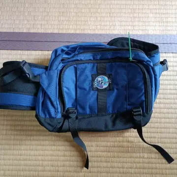 Eagle Creek 바디백 파랑/블랙