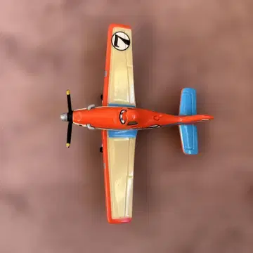 애니메이션 캐릭터 항공기 오렌지 컬러