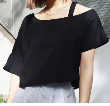 EMODA 오프숄더 블랙 반팔 상의