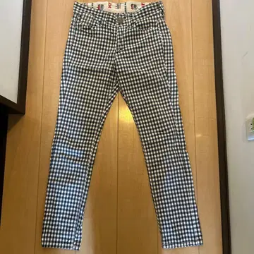 베티 스미스 깅엄 체크 패턴 슬림핏 팬츠 M 사이즈