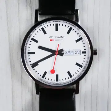 새상품급 MONDAINE 클래식 데이데이트 A667.30314.11SBB