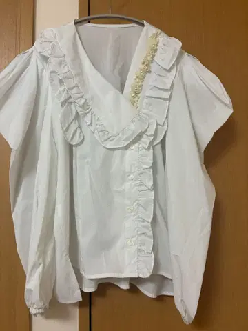 make ai 프릴 포함 화이트 셔츠 화이트