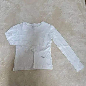 화이트 긴팔 T셔츠 캐주얼