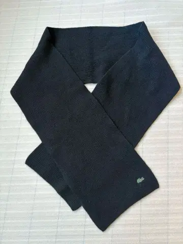 Lacoste 다크 그레이 리브 머플러 빈티지
