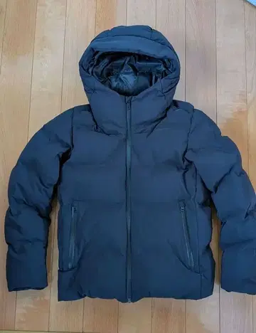 유니클로 심리스 다운 파카 S 블랙 블랙 계열 중고 UNIQLO