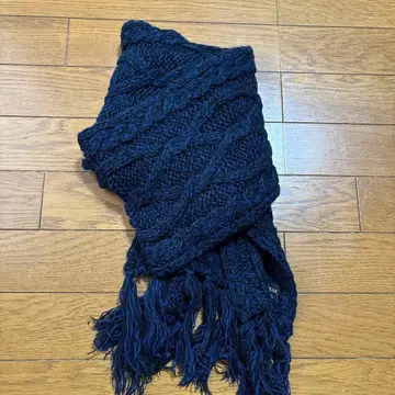 네이비 케이블 짜임 머플러