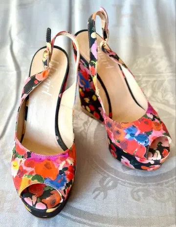 꽃무늬 오픈토 웨지힐