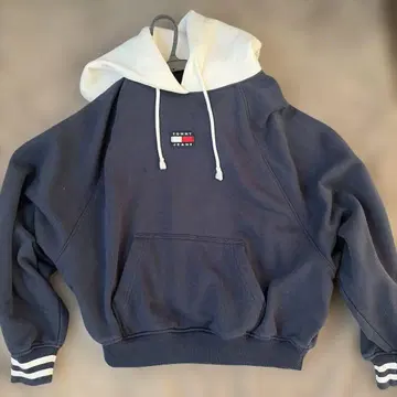 TOMMY JEANS 후드 부착 후드티 네이비