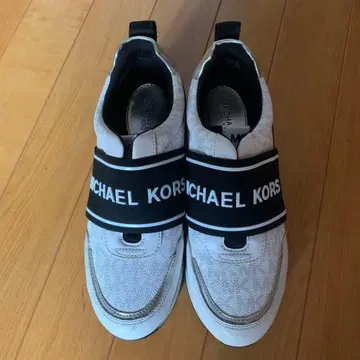 MICHAEL KORS 화이트 스니커즈