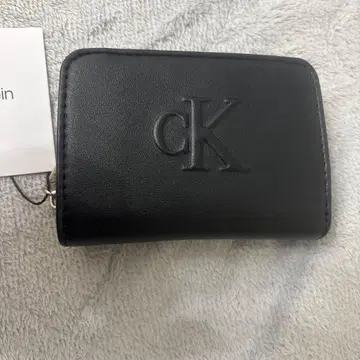 새상품 캘빈클라인 이단 접이식 지갑 블랙