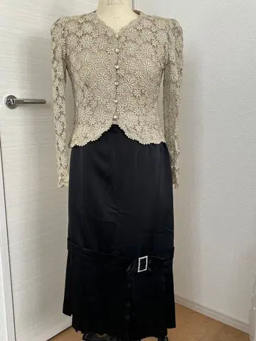엘레강트한 레이스 수트 골드 레이스가 멋짐. 도쿄 블라우스 M 사이즈