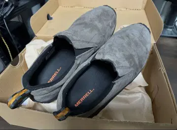 MERRELL 그레이 스웨이드 스니커즈 (건스모크)