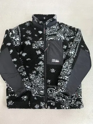 FIRST DOWN 페이즐리 반다나 플리스 블랙 L