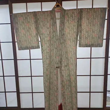 기하학 패턴 기모노 녹색과 빨간색