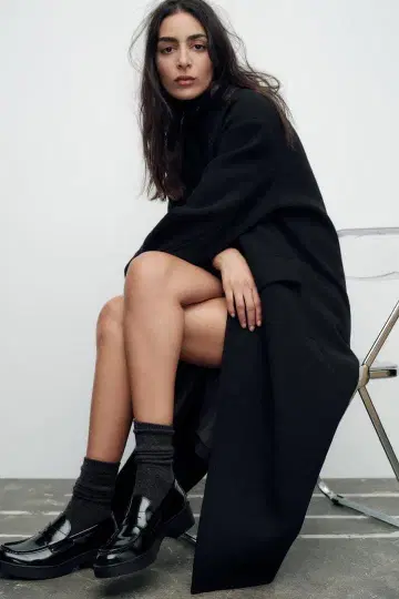 ZARA 에나멜 가죽풍 페니 스트랩 로퍼 (24.0cm)