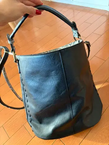 블랙 버킷형 숄더백