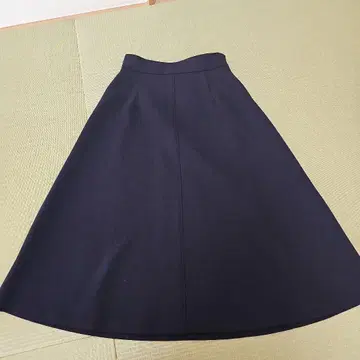 쿠 드 샹스 네이비 플레어 스커트