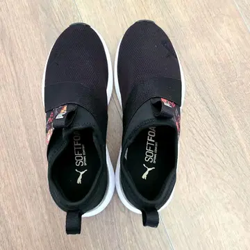 미사용 PUMA SOFTFOAM 스니커즈 블랙/플라워