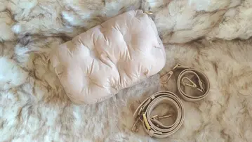 story 라이트 베이지 퀼팅 숄더/핸드백