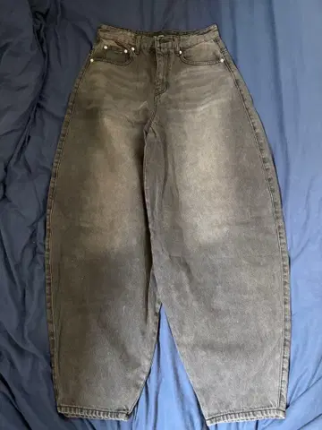 THE CROSS 다크 그레이 와이드 팬츠