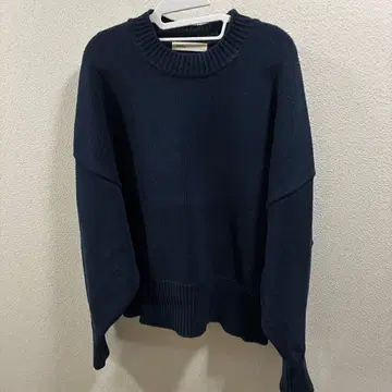 blkby 네이비 크루넥 니트