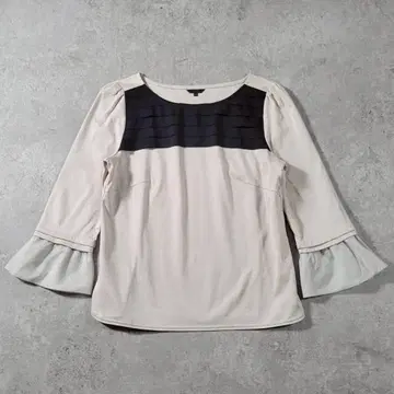 [ 새상품급 ] TO BE CHIC 이소재 절개 플레어 소매 40